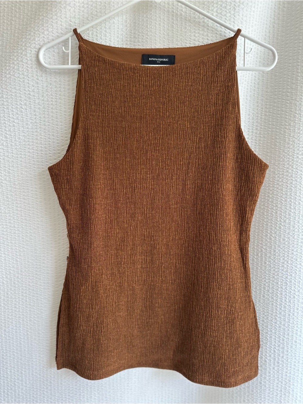 BANANA REPUBLIC Cognac Brown Sleeveless Blouse Side Button Slits Top Size Medium